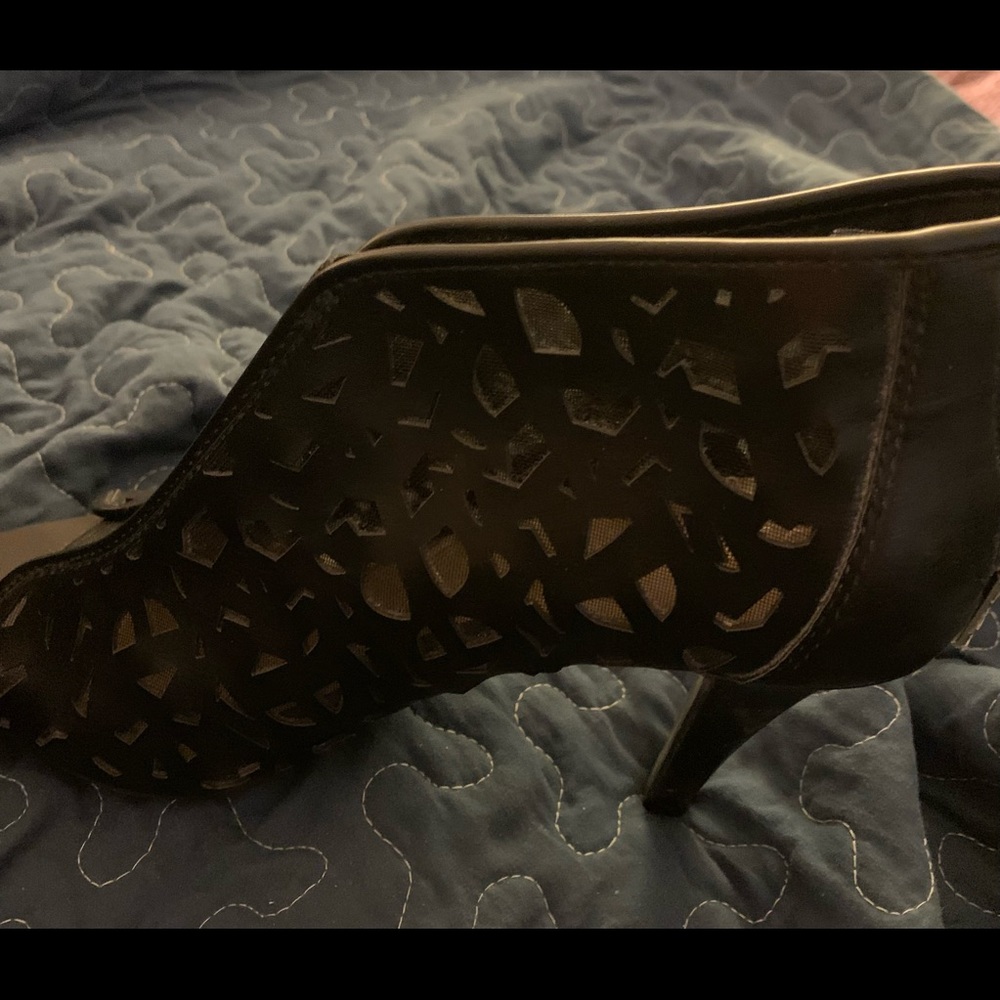 Cat brand peep toe booty